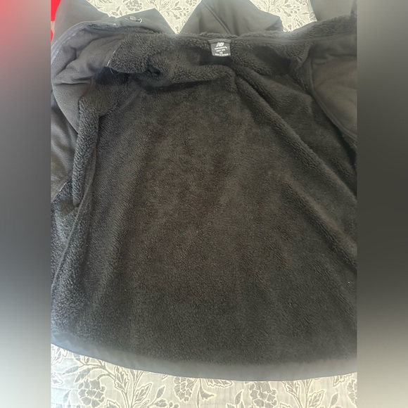 New Balance Black Puffer Jacket with Hood and Relaxed Fit - Picture 11 of 14